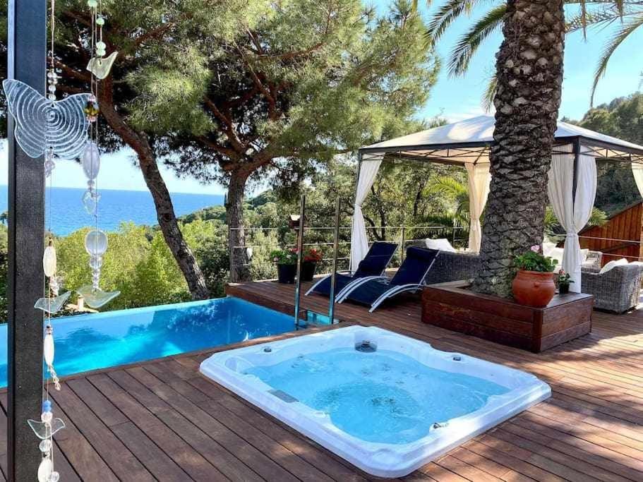 Primera linea, Piscina, Jacuzzi y Playa Privada Villa in Selva