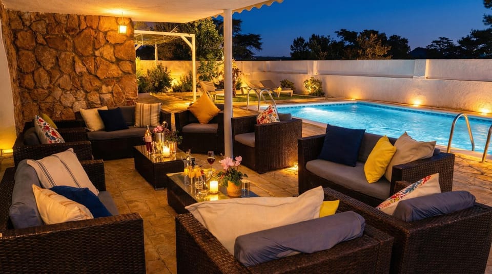 Villa Playa del Sur A 250 metros de una magnifica playa Capacidad más de 16 AC 6 Suites Piscina XL Villa in Torredembarra