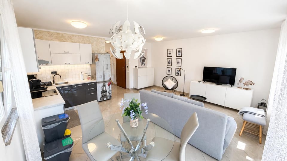 Living room, Dining area, kitchen