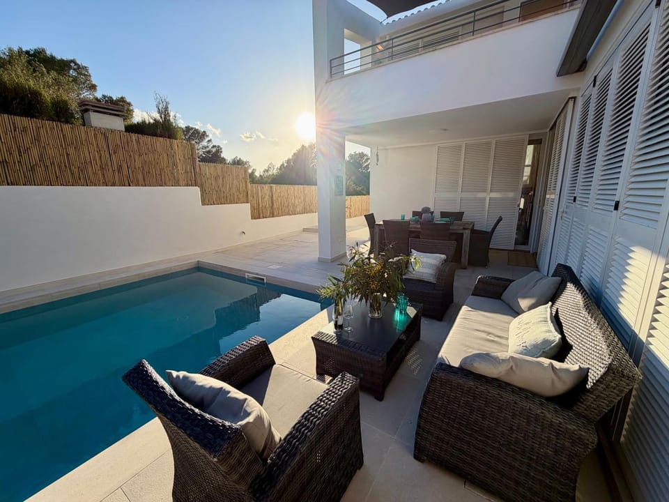 Balcony/Terrace, Seating area, Pool view, Swimming pool