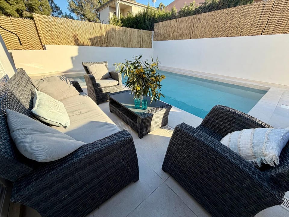 Seating area, Pool view, Swimming pool