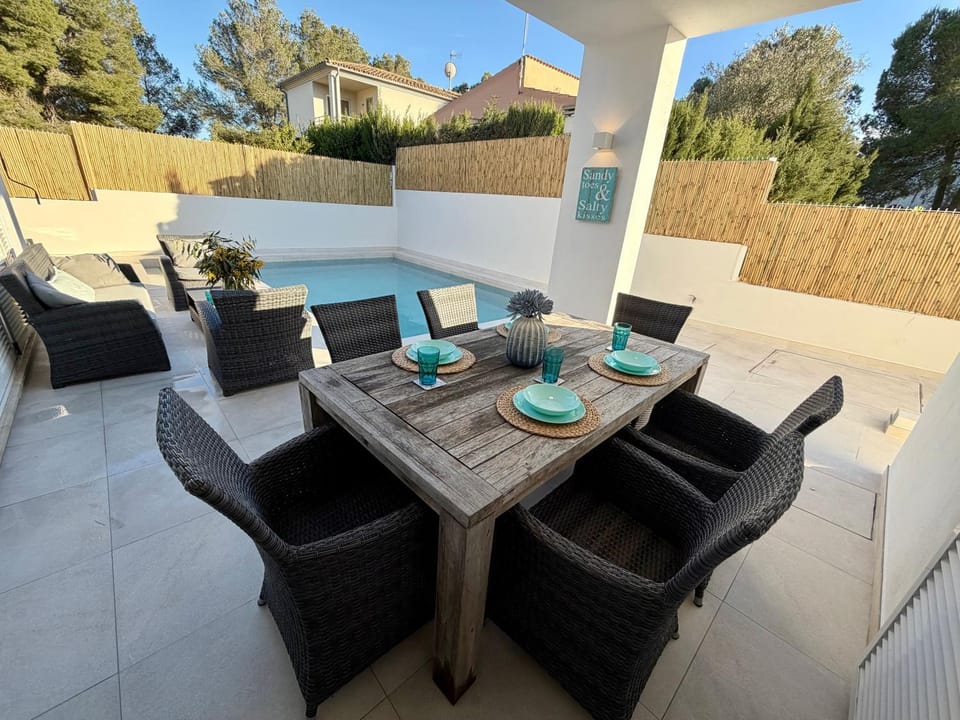 Seating area, Dining area, Pool view, Swimming pool