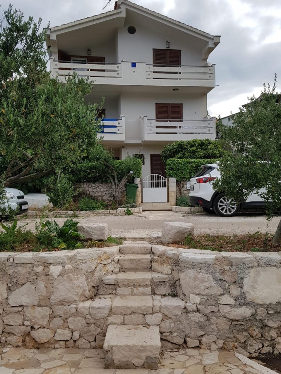 Shower, Property building, Patio, Facade/entrance