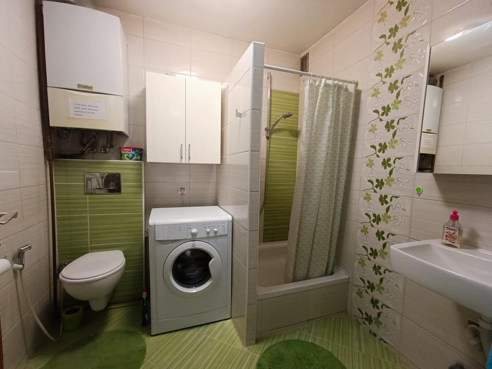 Shower, Toilet, Bathroom, Bath, towels, washing machine