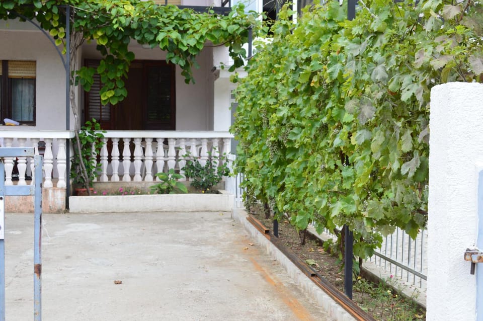 Balcony/Terrace, Decorative detail