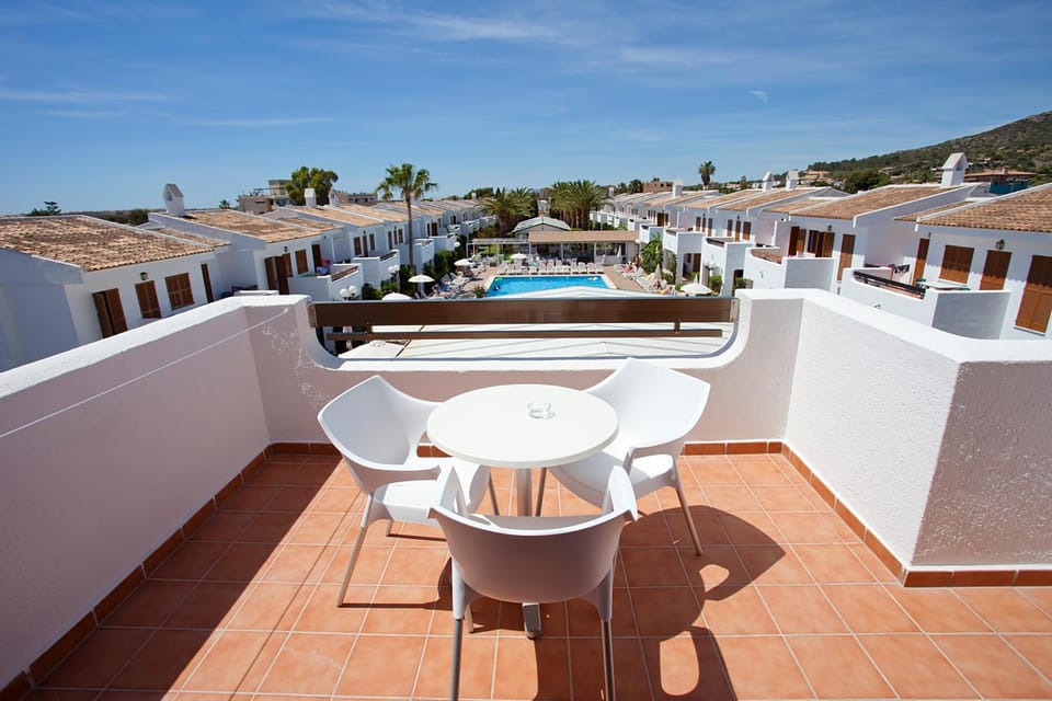 Balcony/Terrace, On site, Pool view