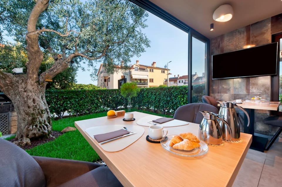 Food and drinks, Garden view, Breakfast