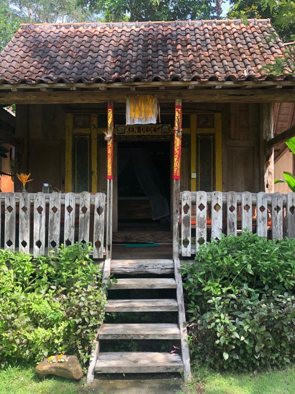 Facade/entrance