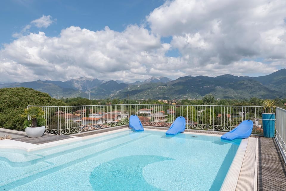 Mountain view, Swimming pool