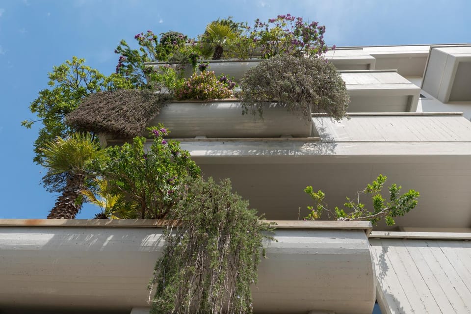 Property building, Spring, Balcony/Terrace