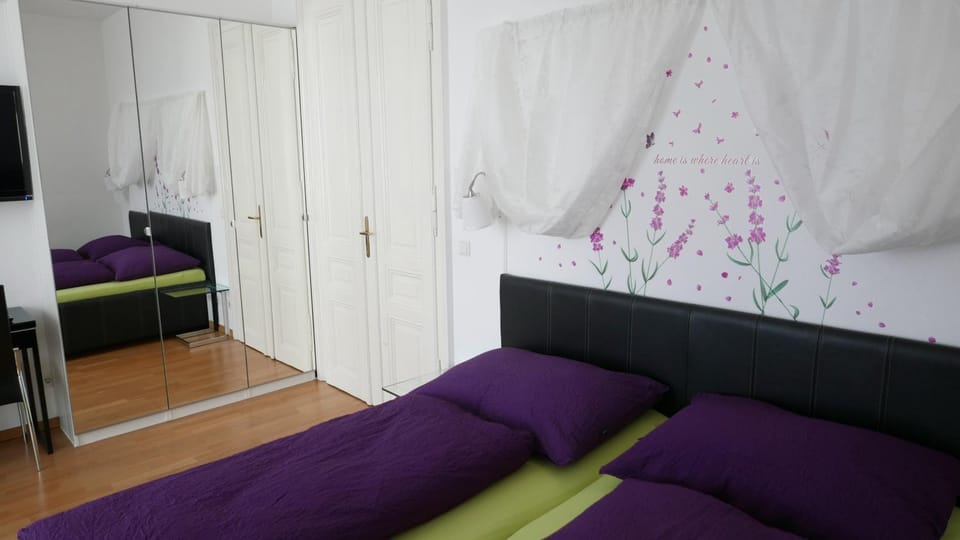 Bed, Living room