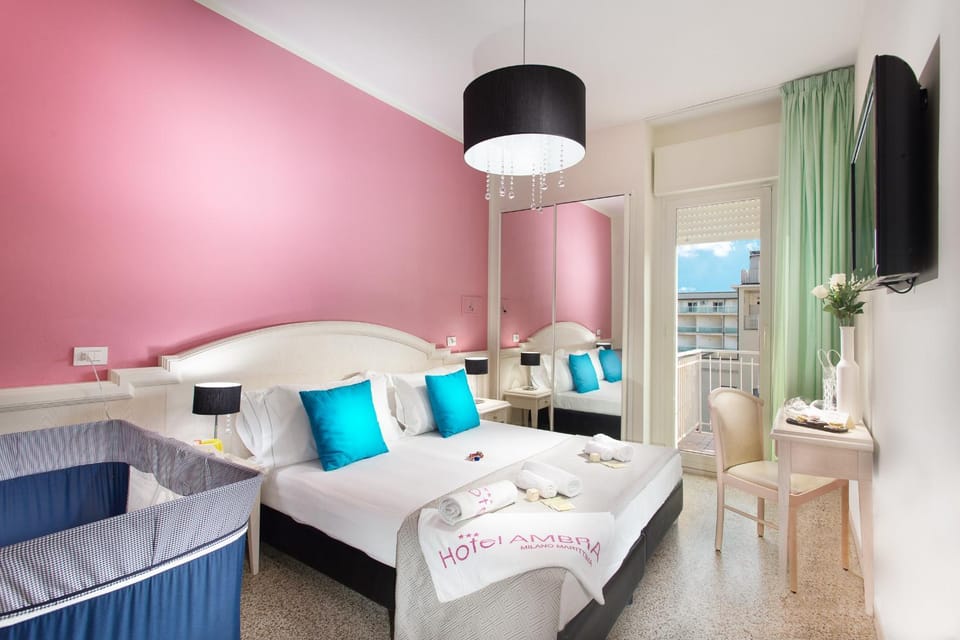 Bed, Photo of the whole room, Bedroom, cot