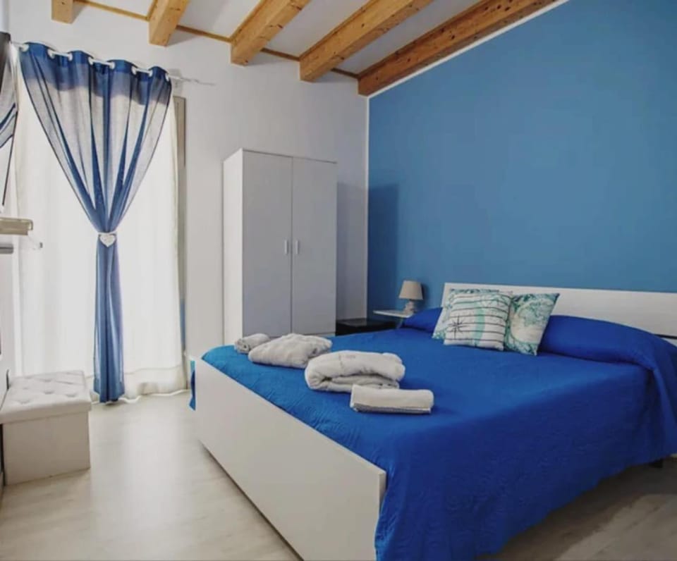 Bed, Photo of the whole room, Bedroom, towels, wardrobe