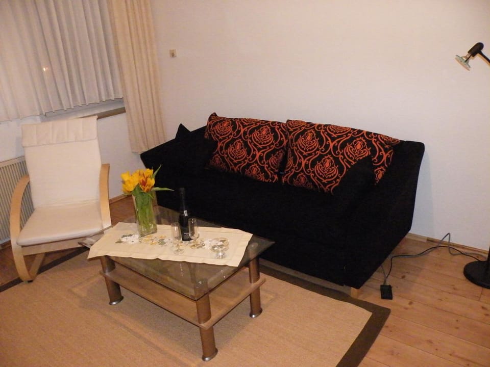 Bed, Living room