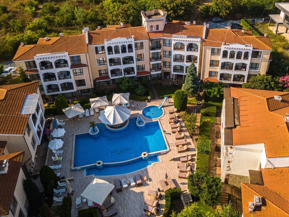 Property building, Swimming pool