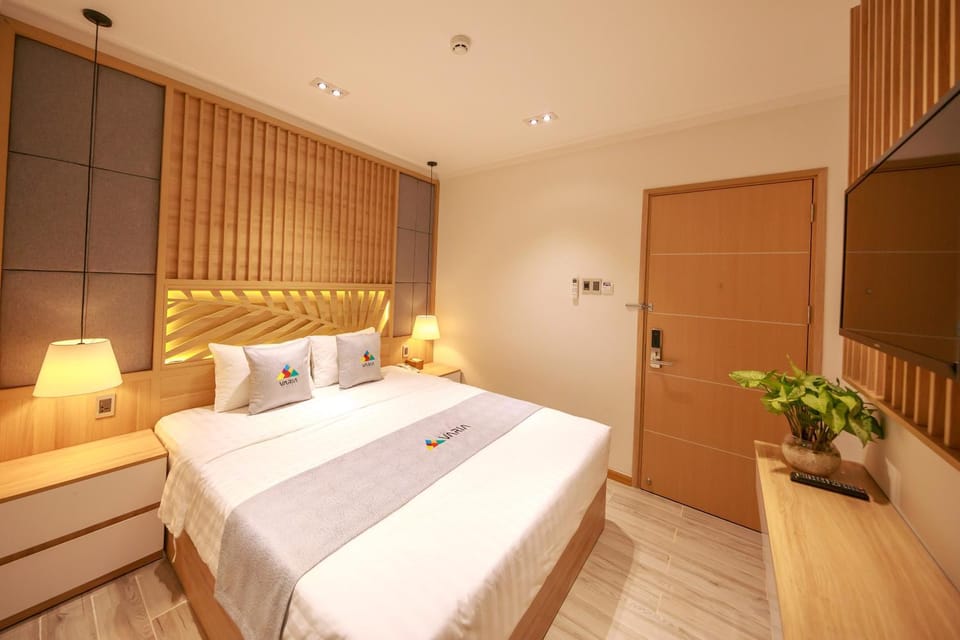 Bed, TV and multimedia, Bedroom