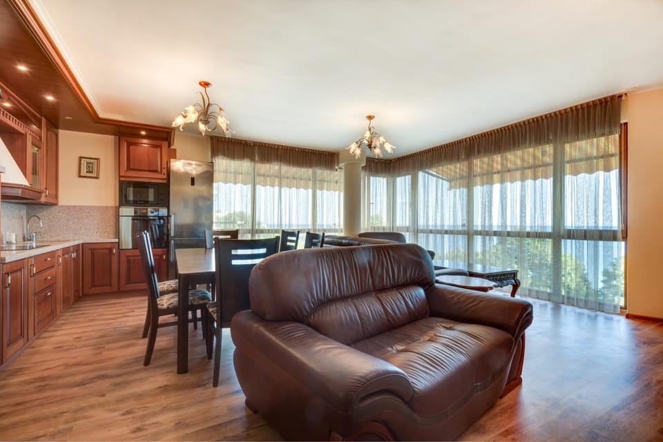 Kitchen or kitchenette, Living room, Dining area