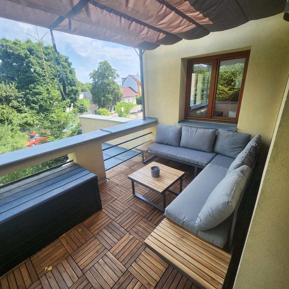 View (from property/room), Balcony/Terrace, Seating area, Garden view