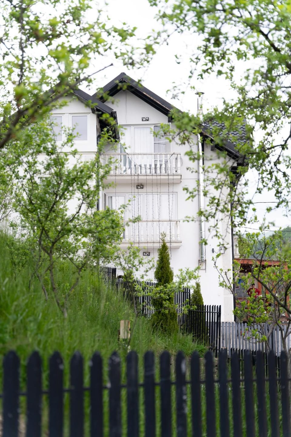 Property building, Spring, Day, Natural landscape, Garden, Garden view