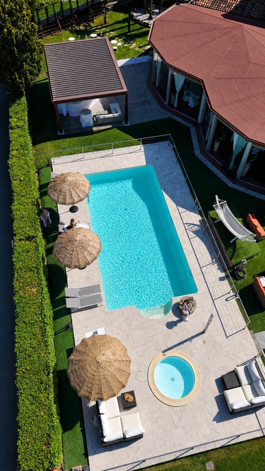 Property building, Garden, Garden view, Swimming pool
