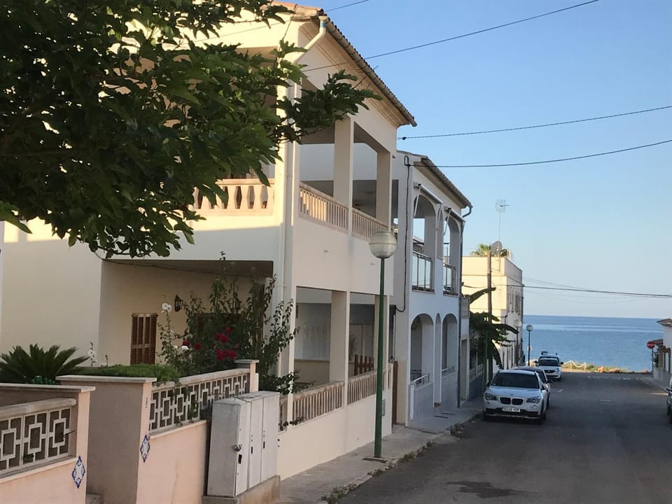 Facade/entrance, Sea view