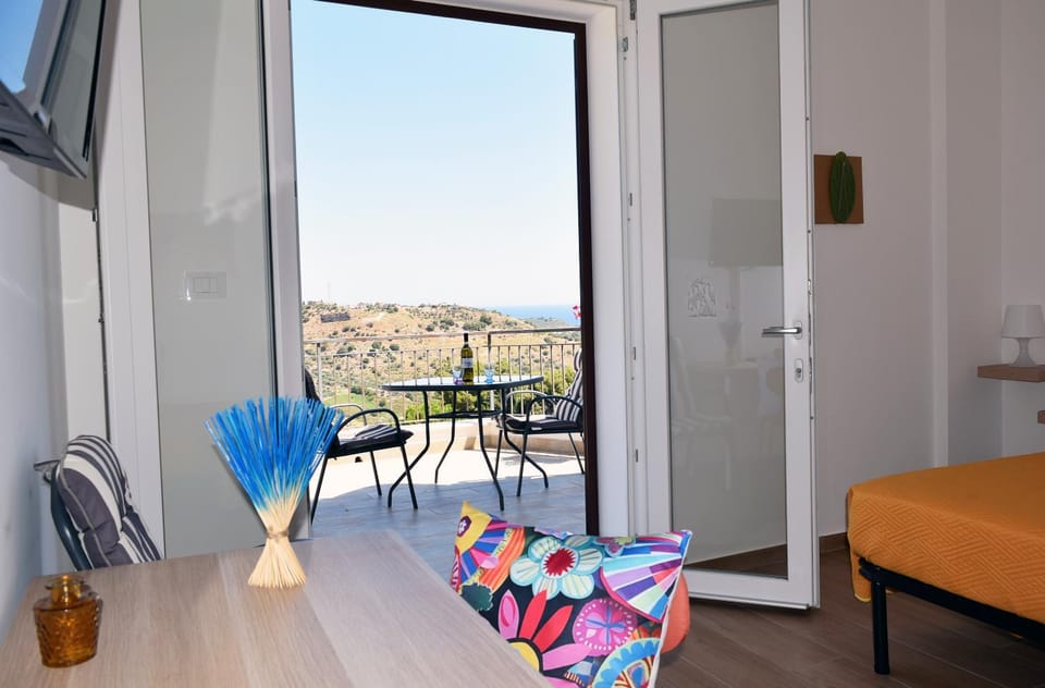 View (from property/room), Balcony/Terrace, Bedroom
