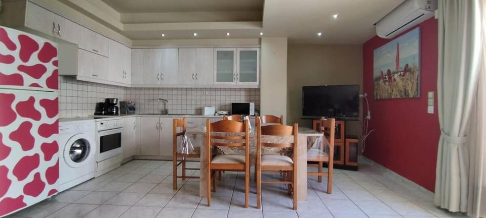 Dining area, kitchen