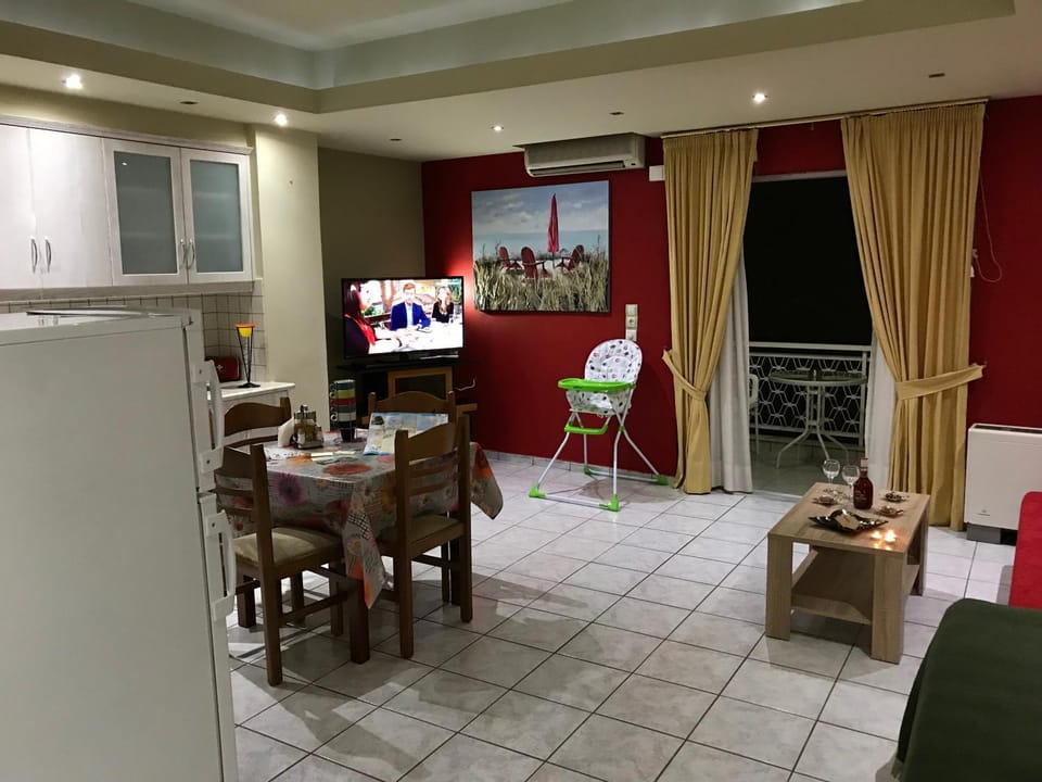 TV and multimedia, Living room, Seating area, Dining area