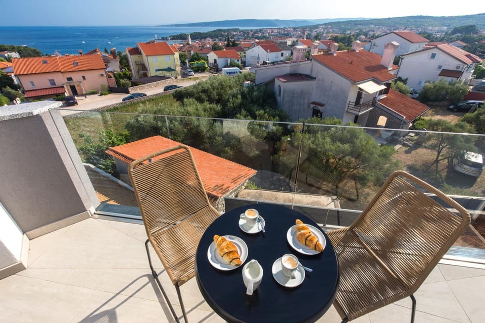 View (from property/room), Balcony/Terrace, City view, Sea view, Inner courtyard view