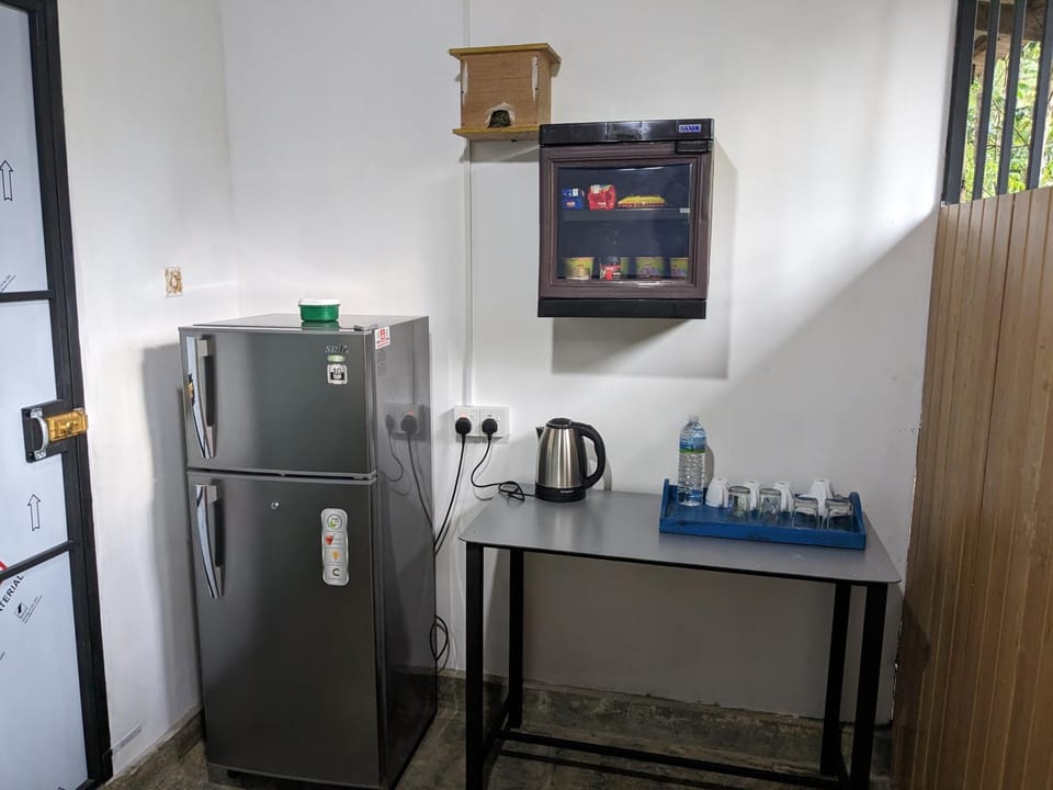 Coffee/tea facilities, oven