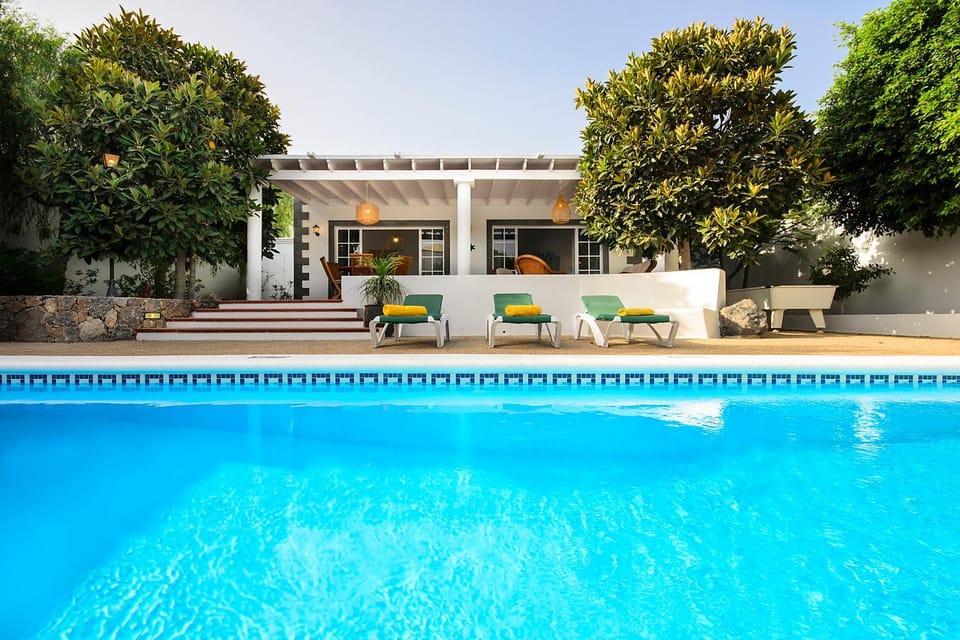 Decorative detail, Pool view
