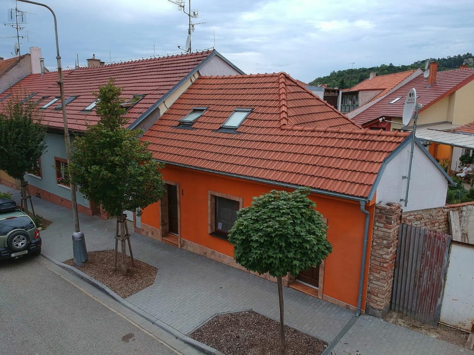 Property building, Facade/entrance, Neighbourhood, View (from property/room), Street view