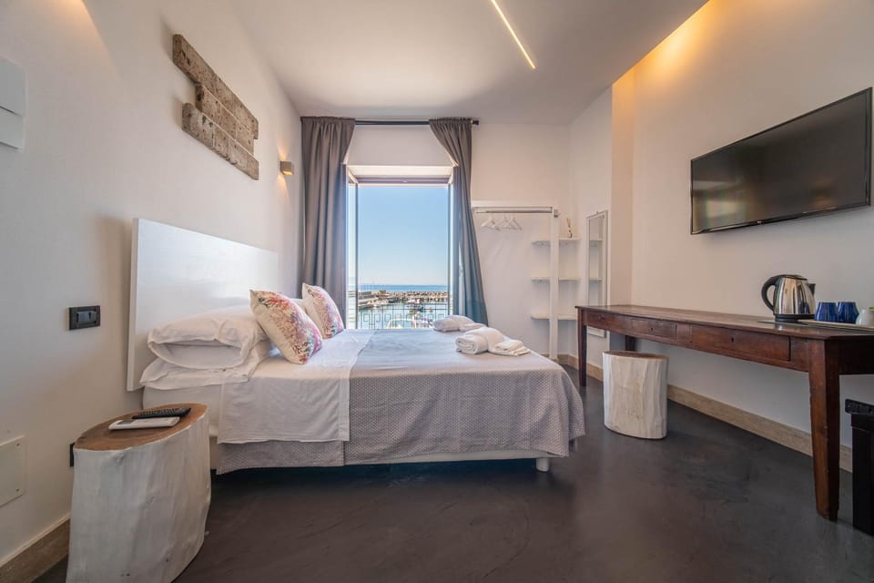 View (from property/room), View (from property/room), Bedroom, City view, Sea view