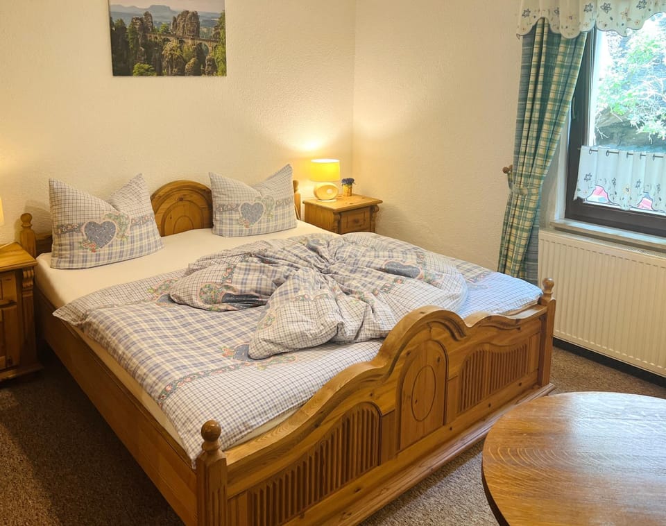 Bed, Photo of the whole room, Bedroom