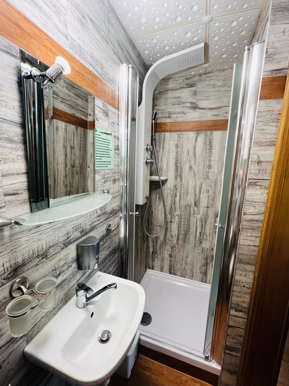 Shower, Bathroom, towels