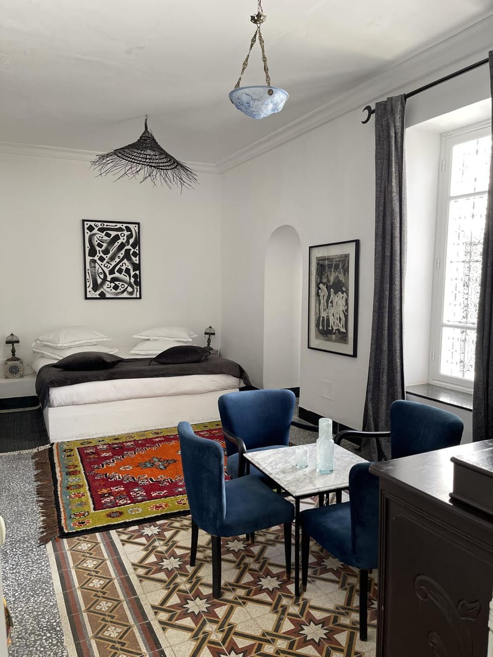 Bed, Living room