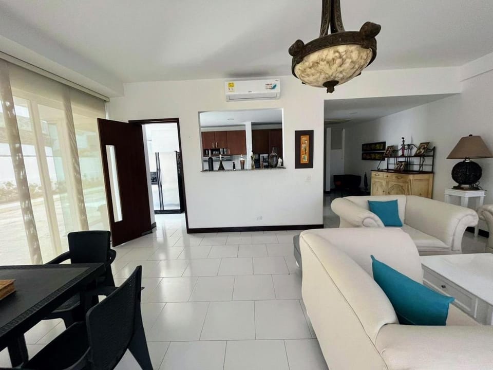 Seating area, Dining area, air conditioner