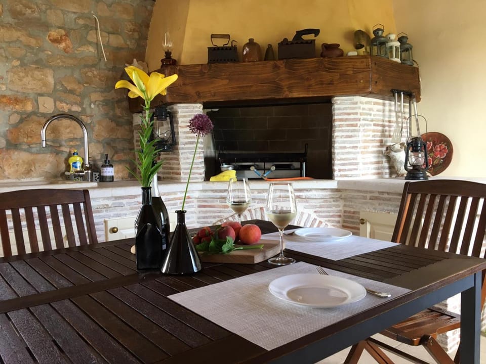 BBQ facilities, Balcony/Terrace, Dining area