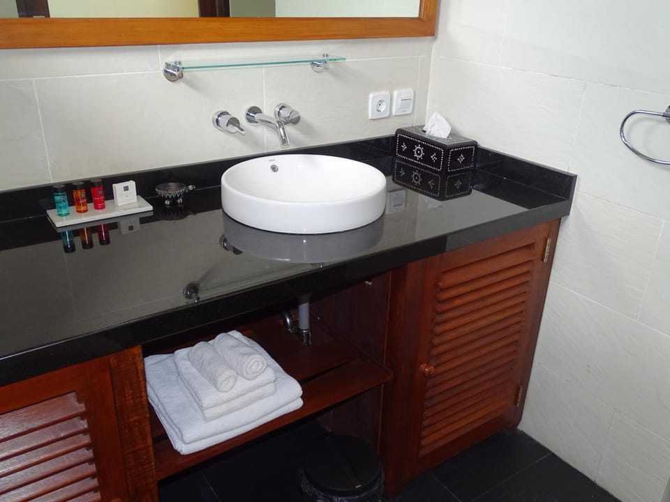 Bathroom, towels