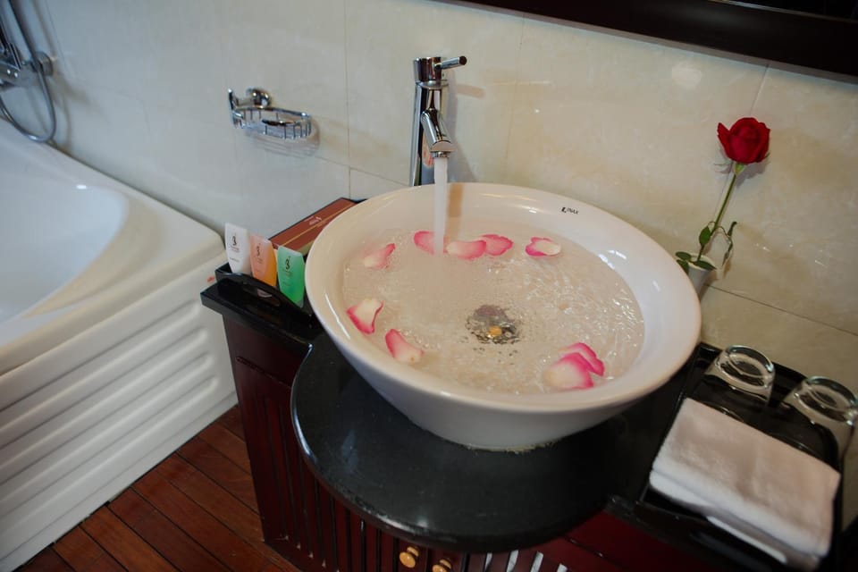 Bathroom, Decorative detail