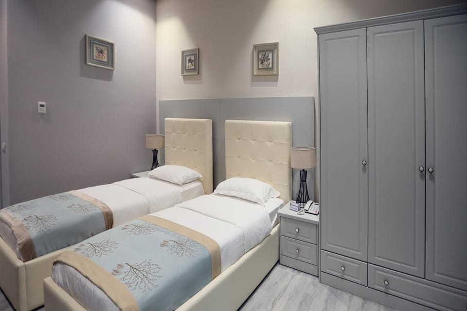 Property building, Bed, Bedroom