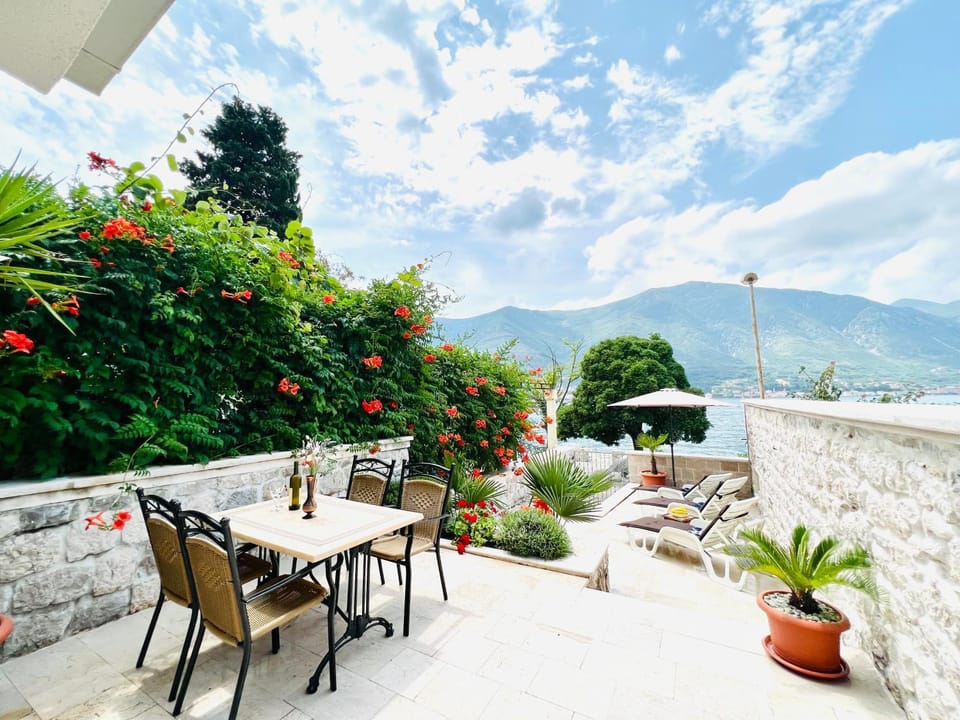 Patio, Spring, Natural landscape, Balcony/Terrace, Dining area, Mountain view