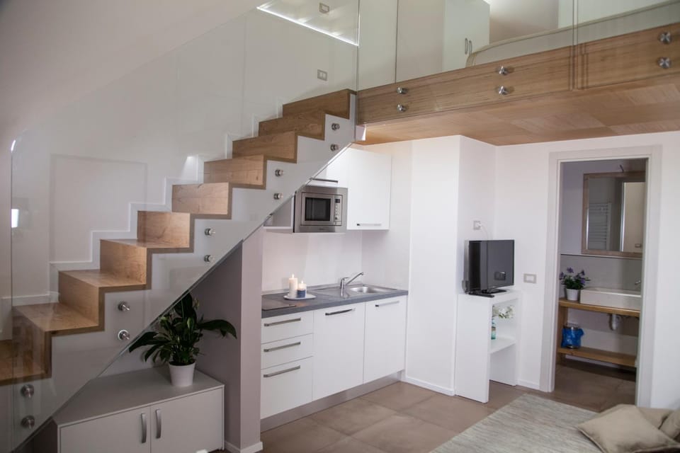 TV and multimedia, Kitchen or kitchenette, Photo of the whole room, Dining area