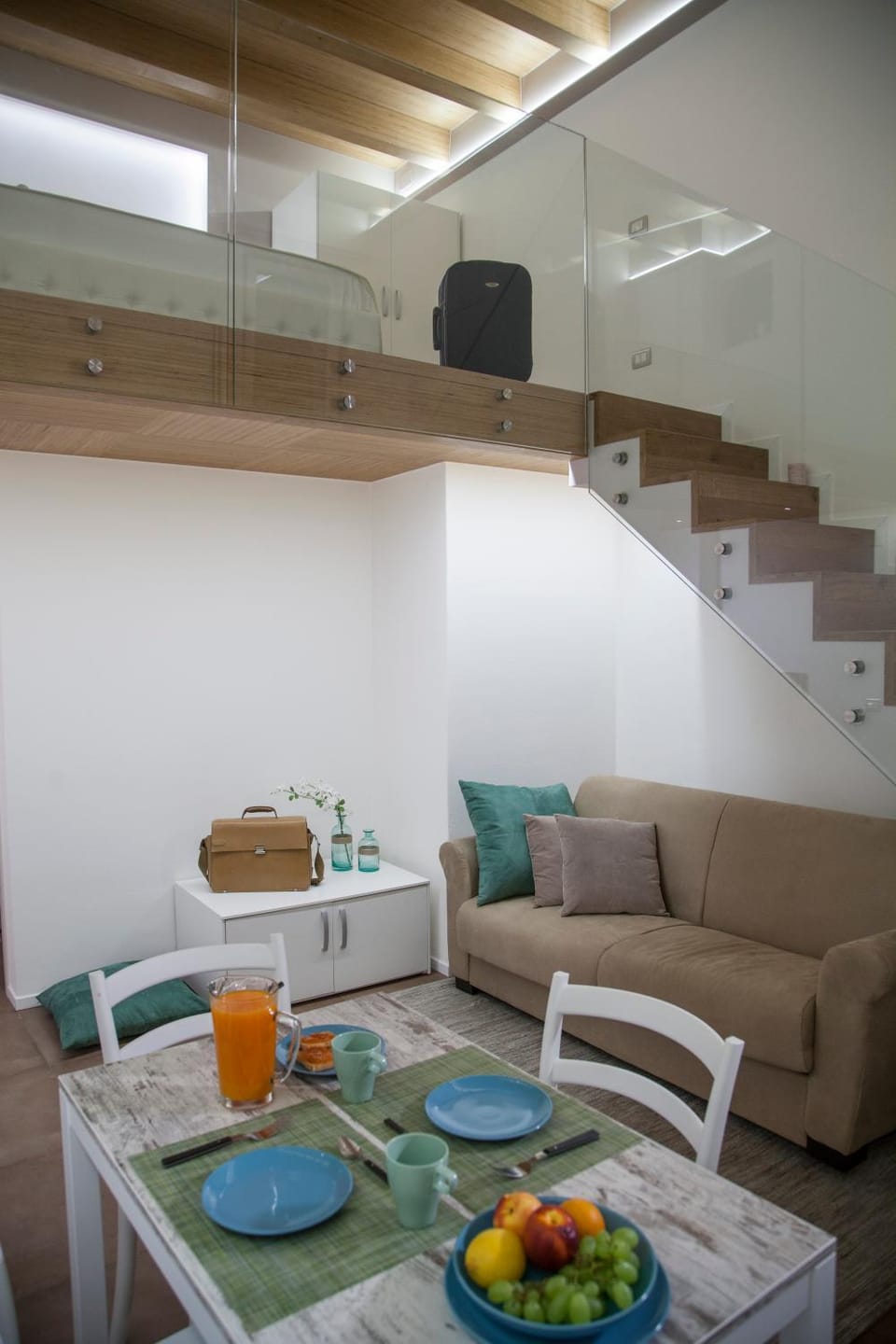 Photo of the whole room, Dining area