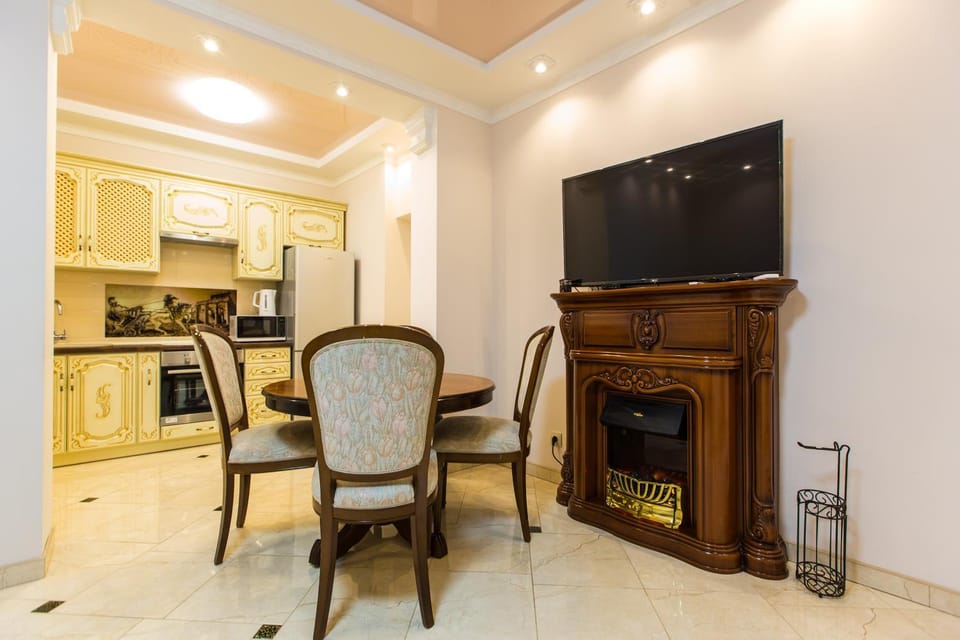 Living room, Seating area, Dining area