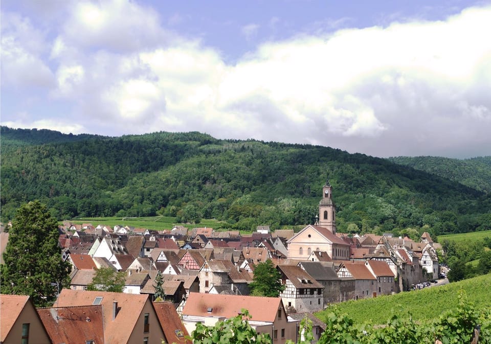Nearby landmark, Neighbourhood, Natural landscape