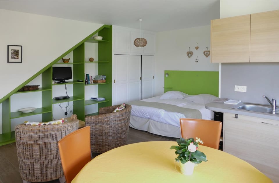 TV and multimedia, Coffee/tea facilities, Kitchen or kitchenette