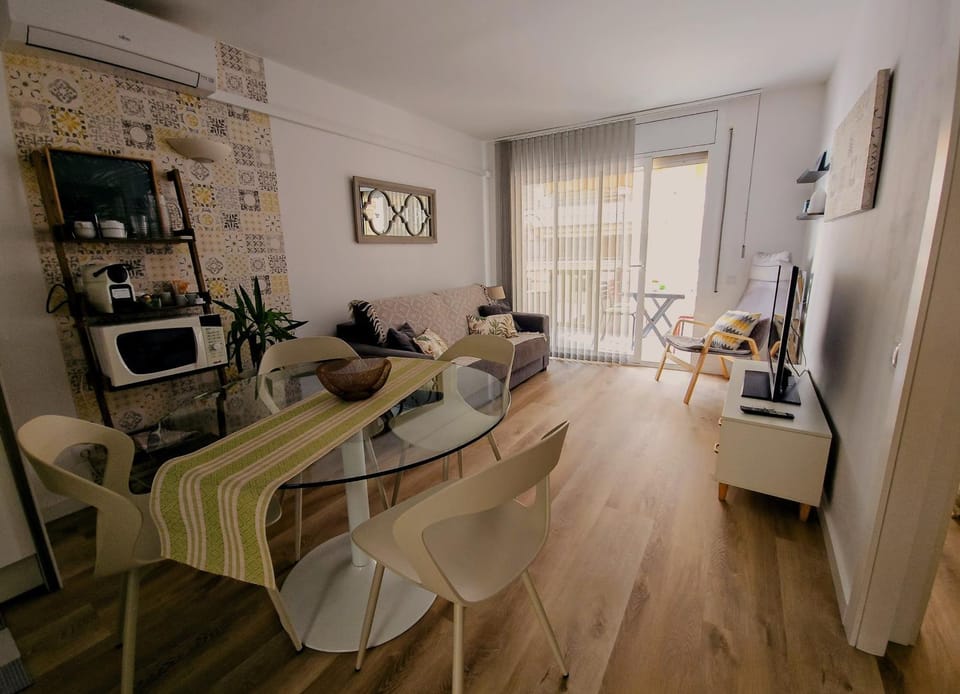 Communal lounge/ TV room, TV and multimedia, Living room, Dining area