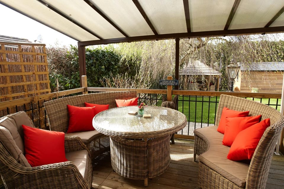 Patio, Garden, Balcony/Terrace, Seating area, Dining area