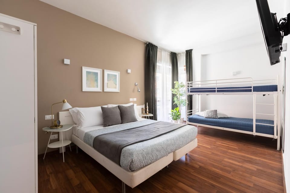 Bed, Photo of the whole room, Decorative detail, Bedroom
